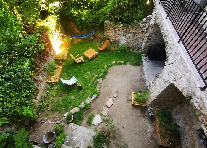 Les Sources / Chez Lea
